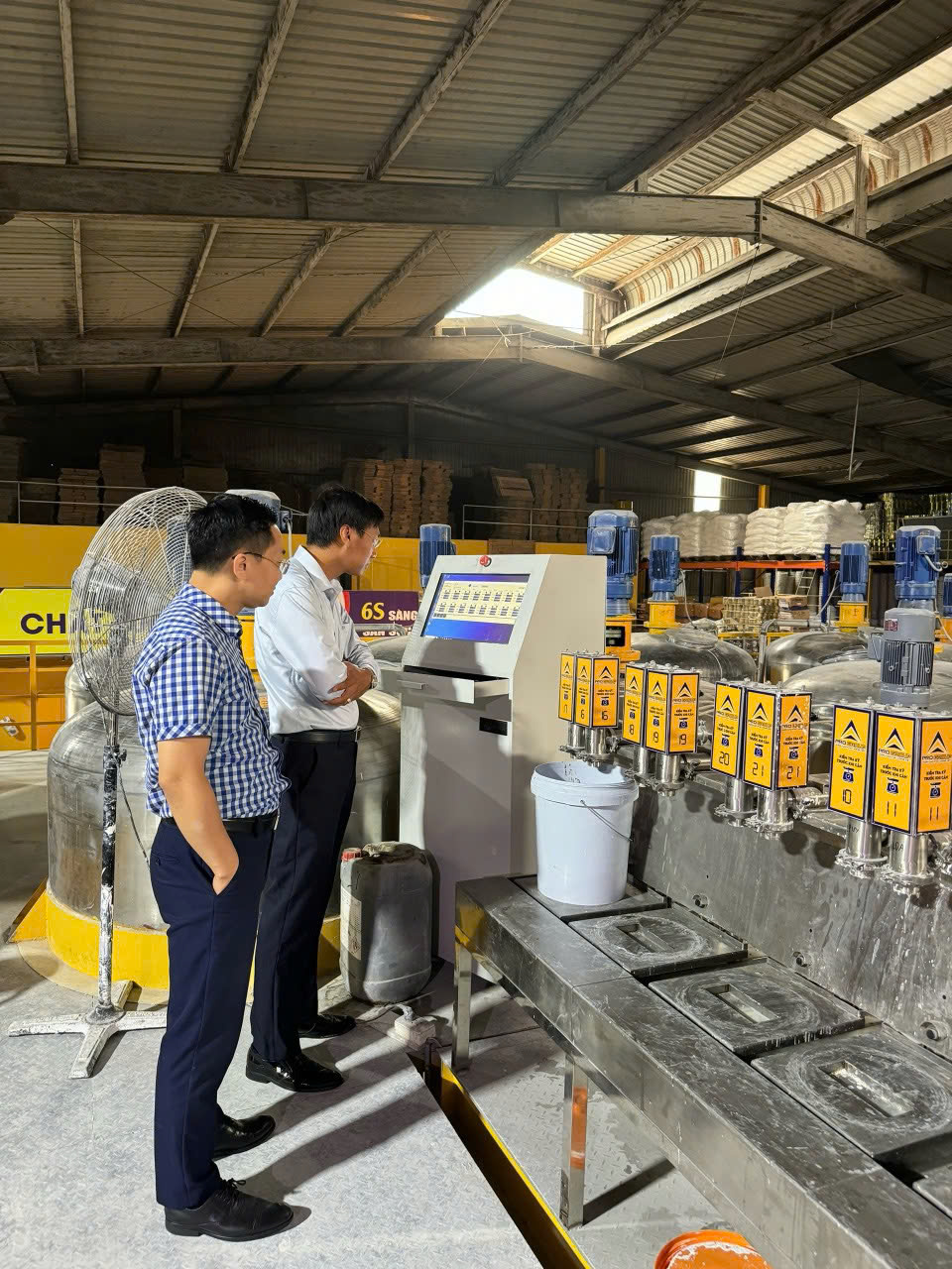 nhà máy sản xuất vinampaint