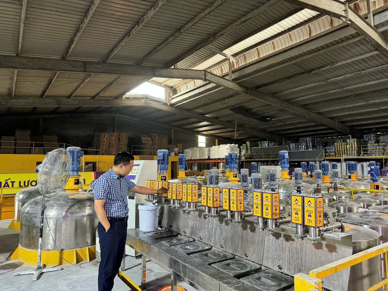 nhà máy sản xuất vinampaint